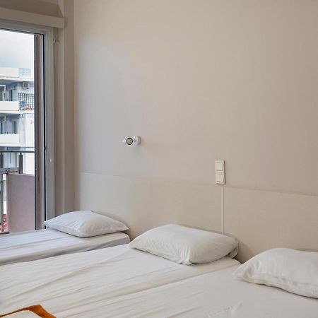Delfini Hotel Patras Esterno foto
