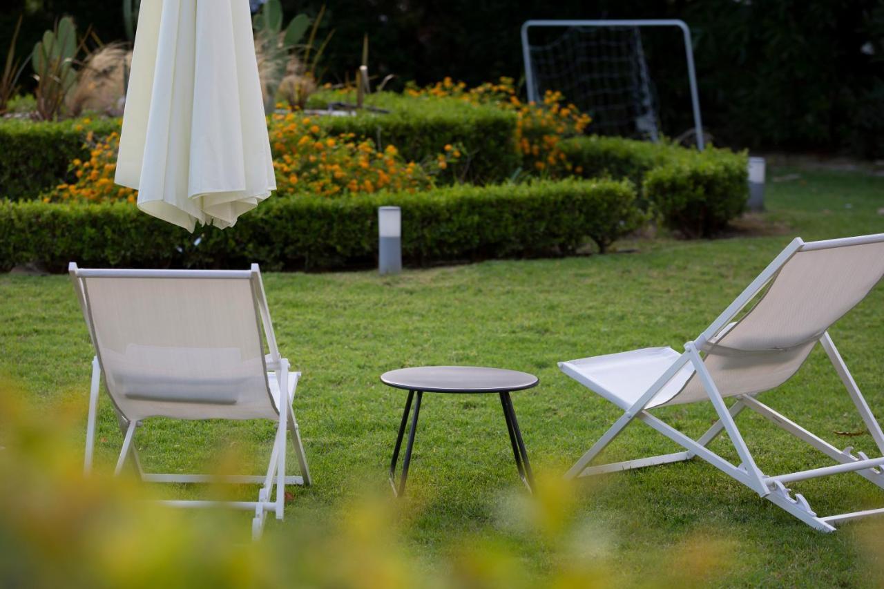 Delfini Hotel Patras Esterno foto