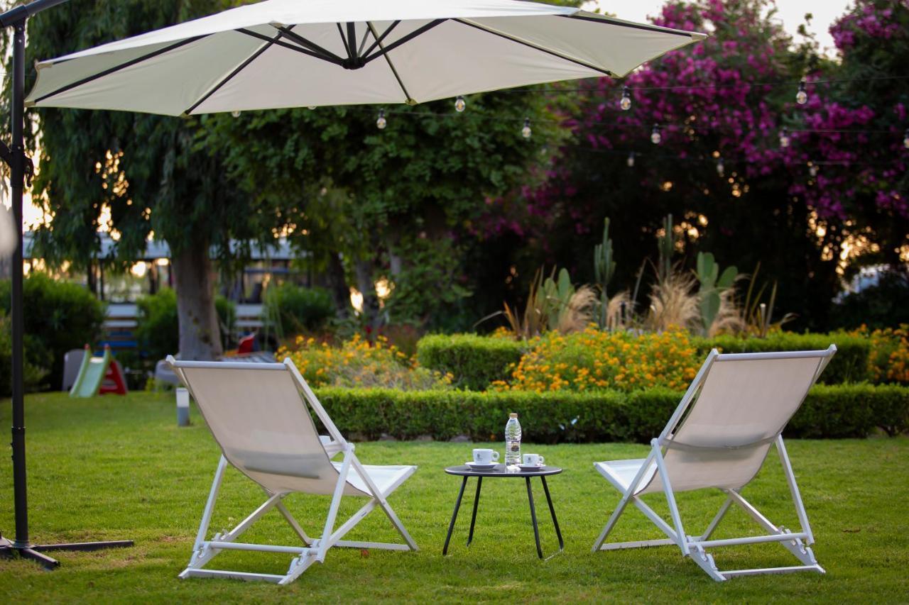Delfini Hotel Patras Esterno foto