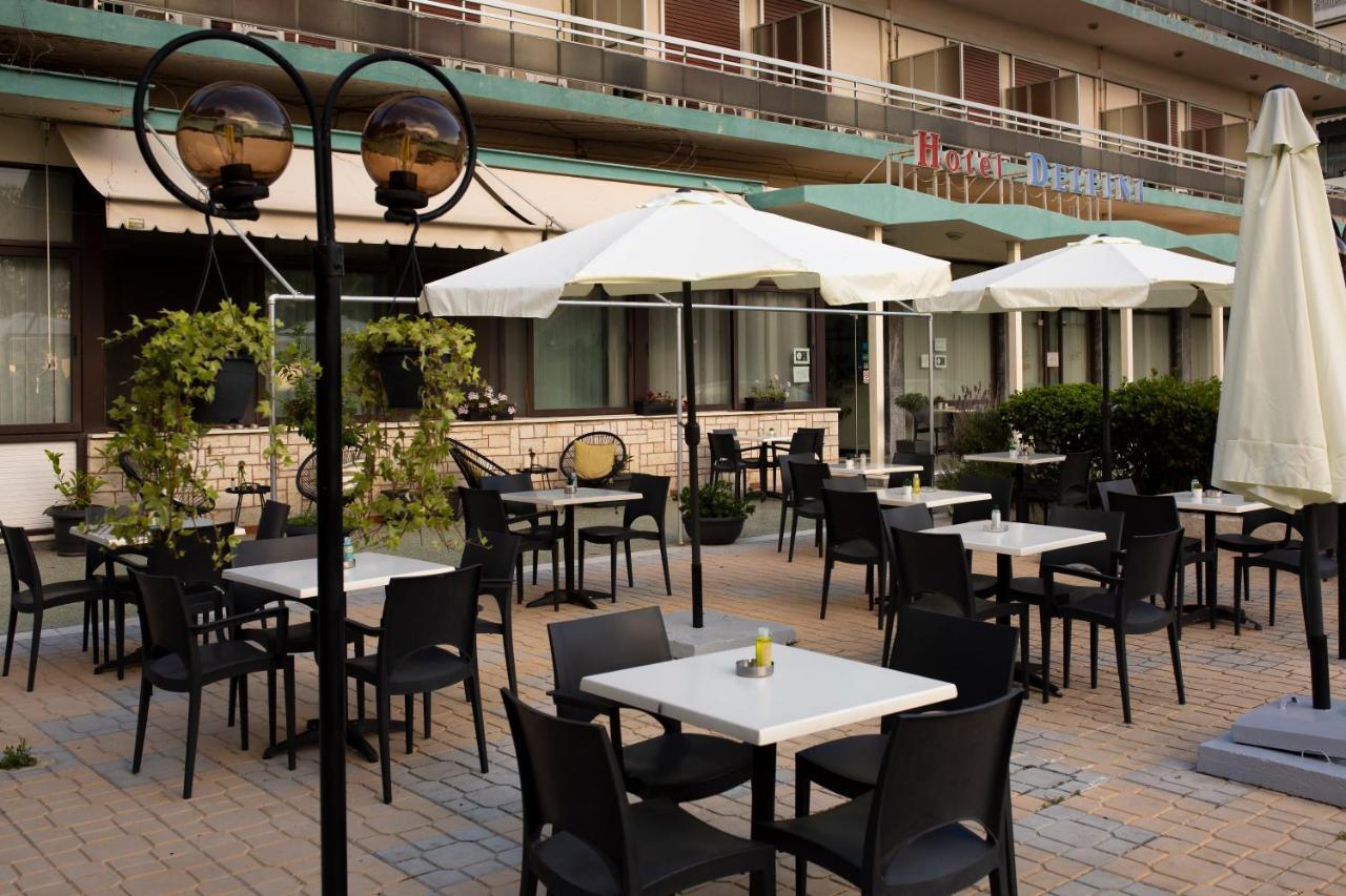 Delfini Hotel Patras Esterno foto