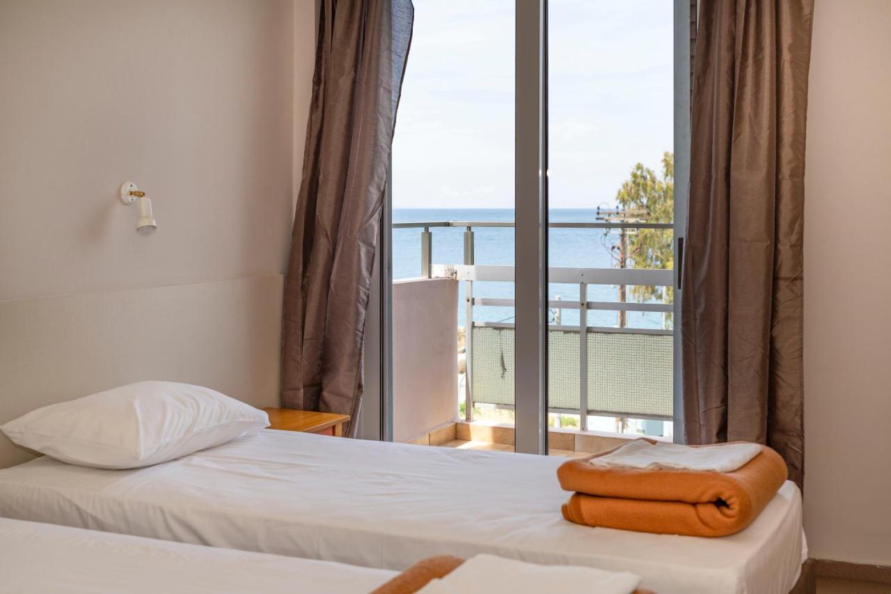 Delfini Hotel Patras Esterno foto