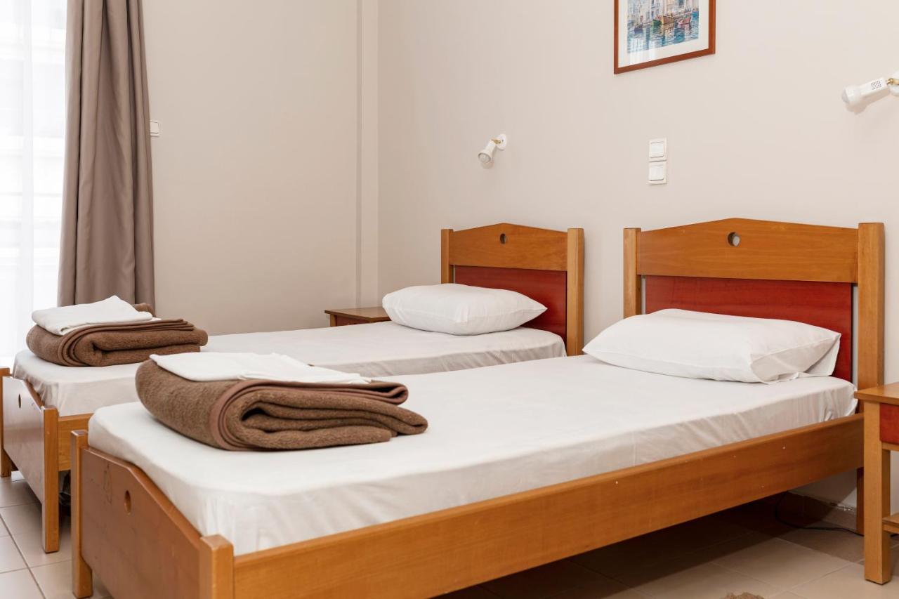 Delfini Hotel Patras Esterno foto