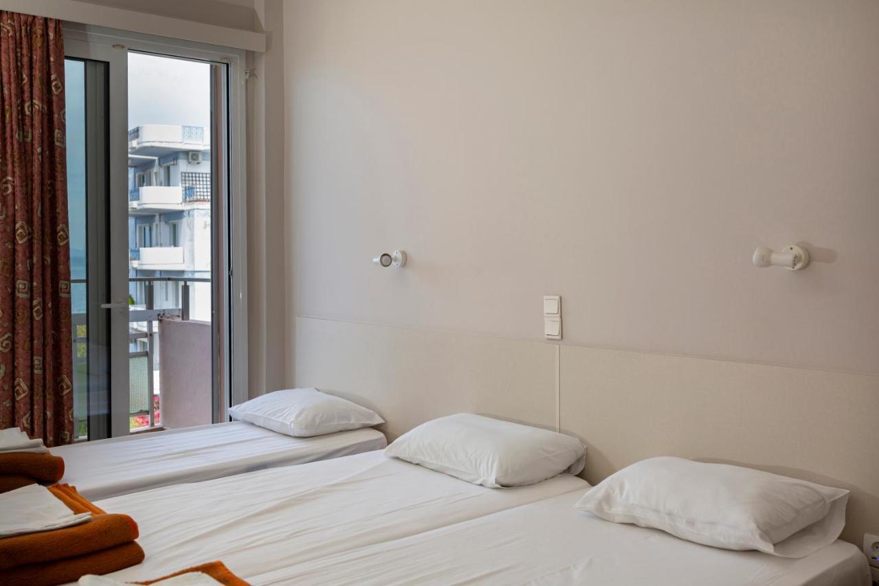 Delfini Hotel Patras Esterno foto