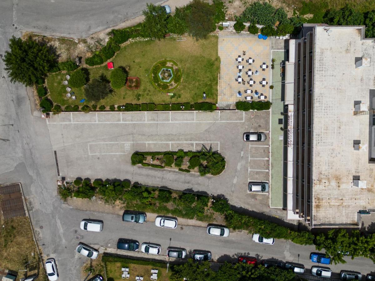 Delfini Hotel Patras Esterno foto
