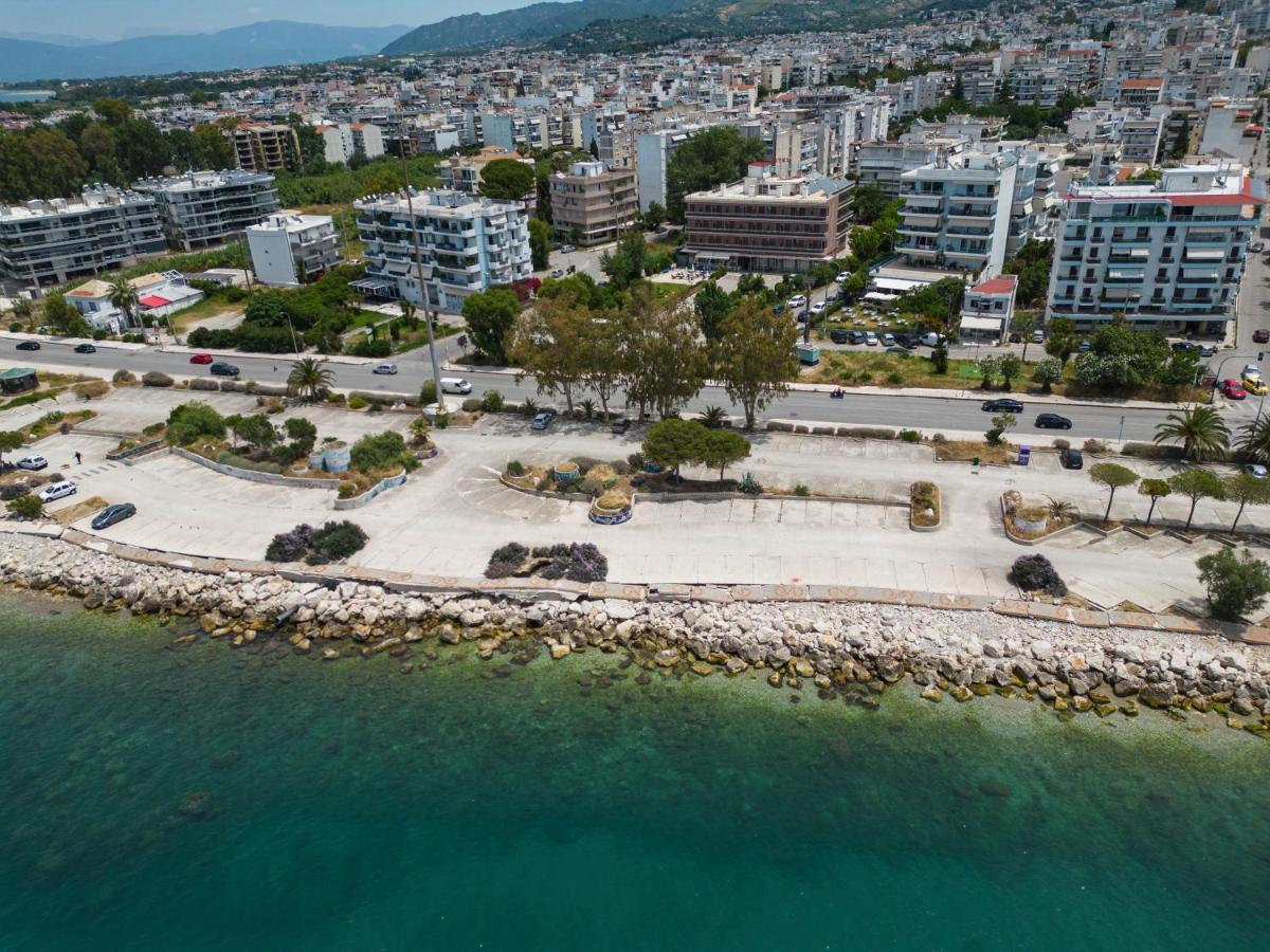 Delfini Hotel Patras Esterno foto