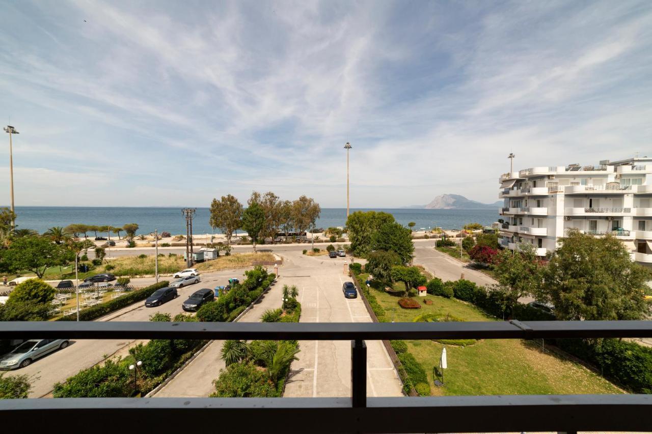 Delfini Hotel Patras Esterno foto
