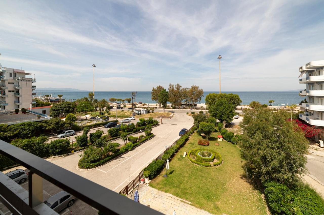 Delfini Hotel Patras Esterno foto