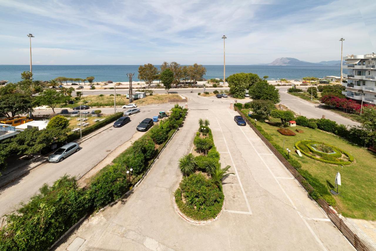 Delfini Hotel Patras Esterno foto