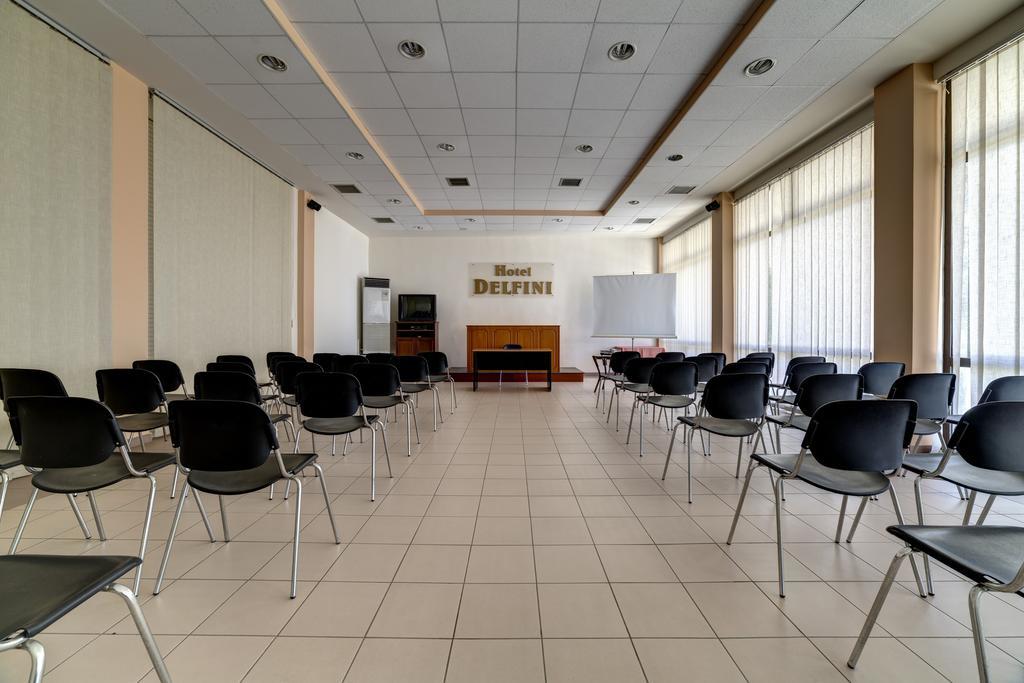 Delfini Hotel Patras Esterno foto