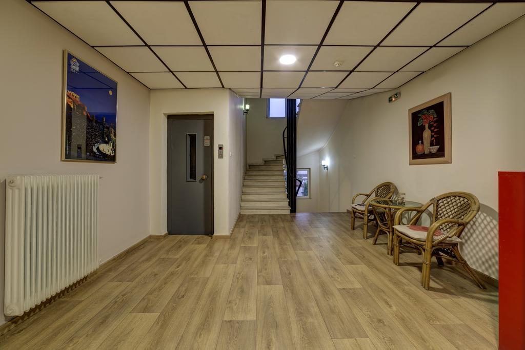 Delfini Hotel Patras Esterno foto