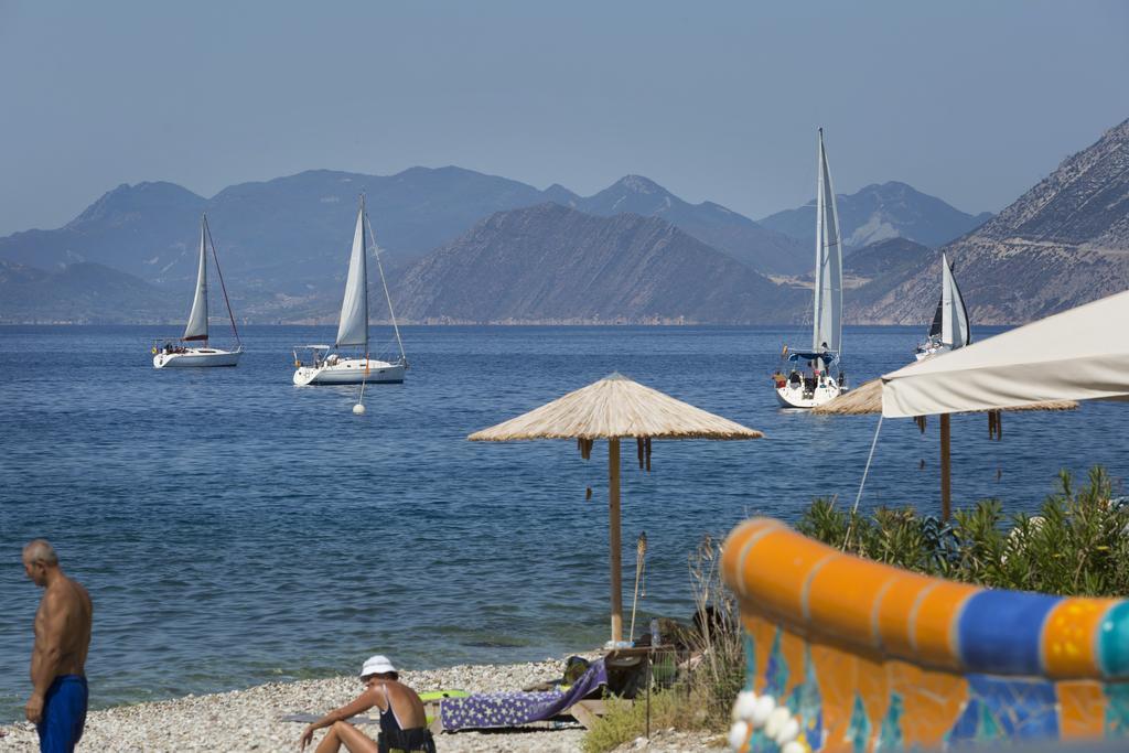 Delfini Hotel Patras Esterno foto