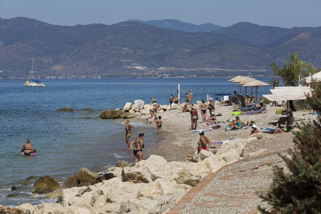 Delfini Hotel Patras Esterno foto