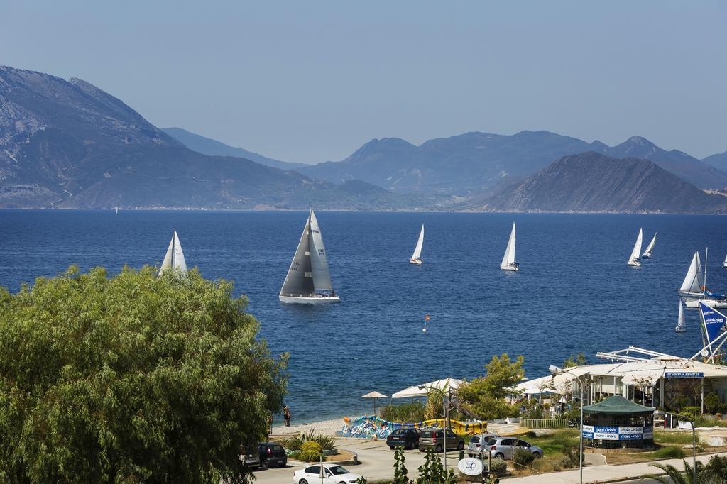 Delfini Hotel Patras Esterno foto